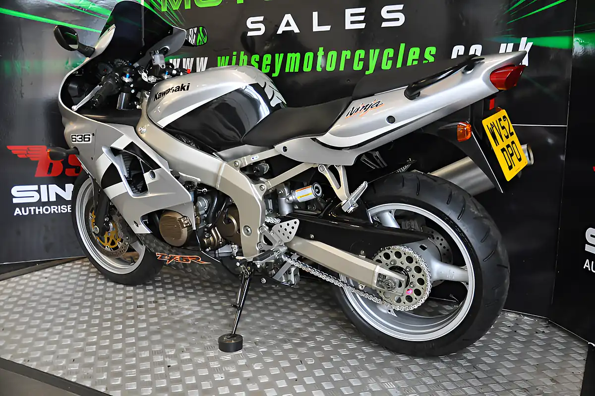 Used 2003 Kawasaki ZX636-R Silver - Interior and Exterior details 17