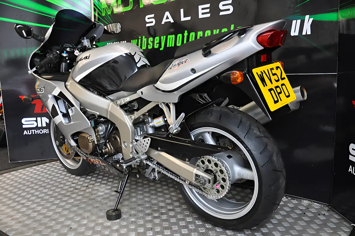 Used 2003 Kawasaki ZX636-R Silver - Interior and Exterior details 18