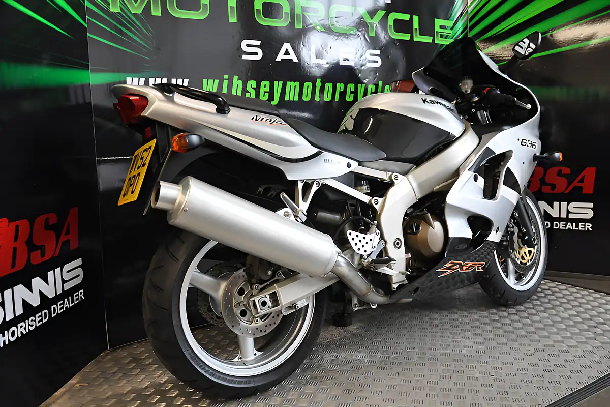 Used 2003 Kawasaki ZX636-R Silver - Interior and Exterior details 3