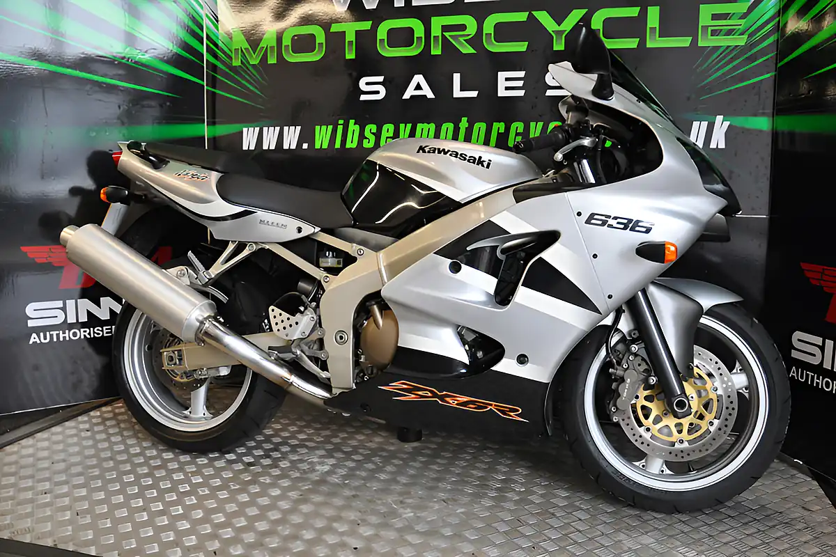 Used 2003 Kawasaki ZX636-R Silver - Interior and Exterior details 4