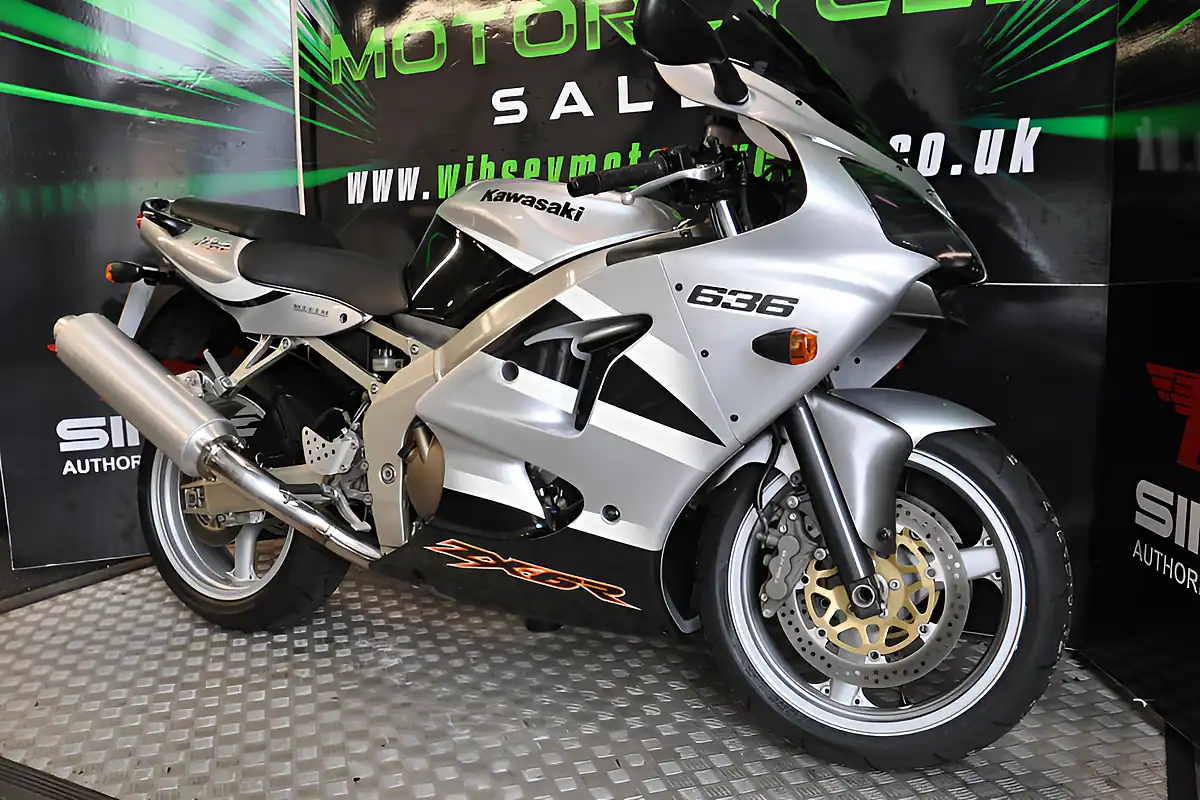 Used 2003 Kawasaki ZX636-R Silver - Interior and Exterior details 5