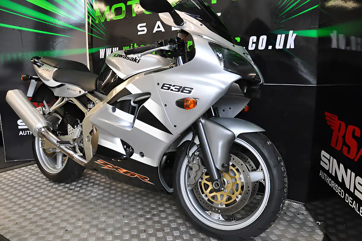 Used 2003 Kawasaki ZX636-R Silver - Interior and Exterior details 6