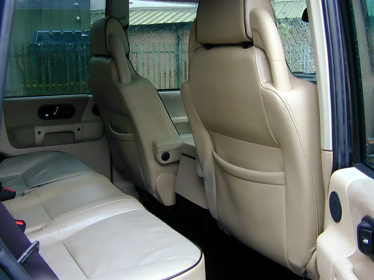 Used 2003 Land Rover Discovery Hse Epson Green Metallic - Interior and Exterior details 15