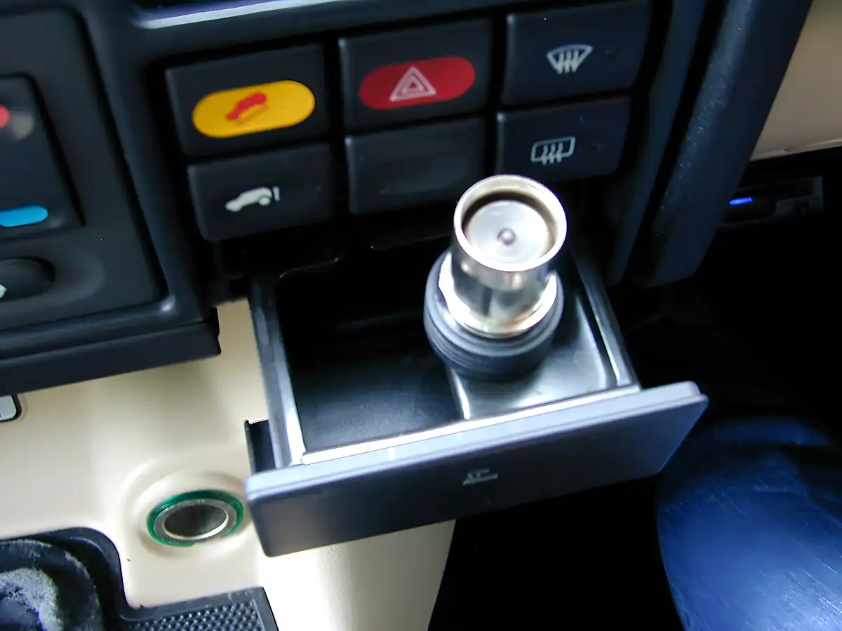 Used 2003 Land Rover Discovery Hse Epson Green Metallic - Interior and Exterior details 17