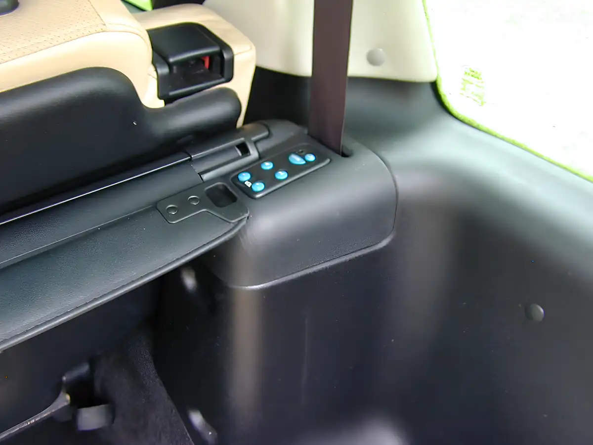 Used 2003 Land Rover Discovery Hse Epson Green Metallic - Interior and Exterior details 18