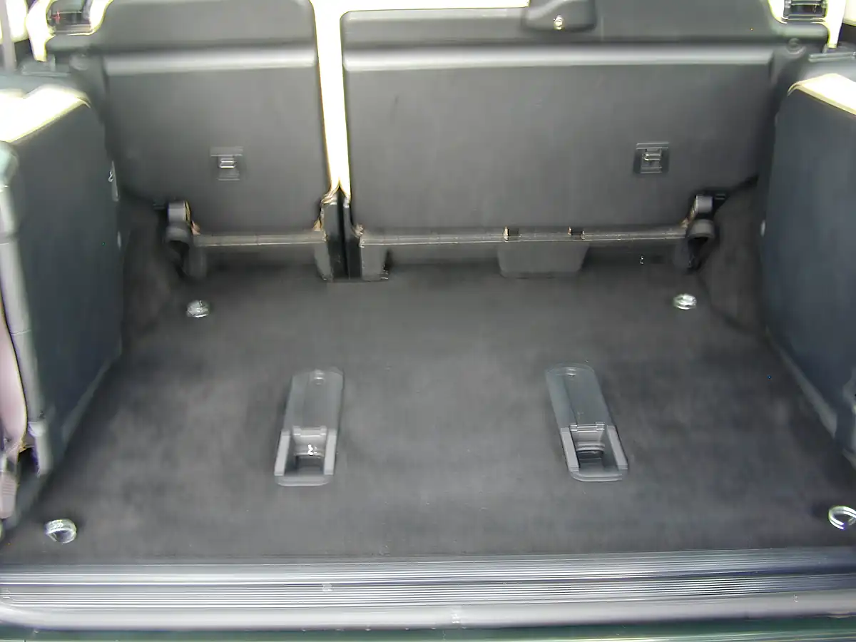 Used 2003 Land Rover Discovery Hse Green - Interior and Exterior details 17