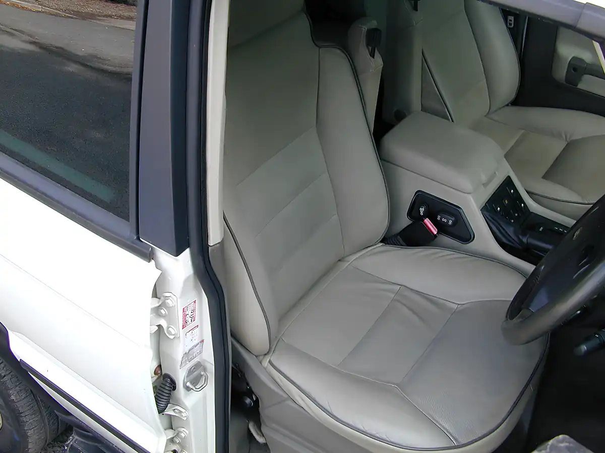Used 2003 Land Rover Discovery Hse White - Interior and Exterior details 15
