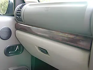 Used 2003 Land Rover Discovery Hse White - Interior and Exterior details 16