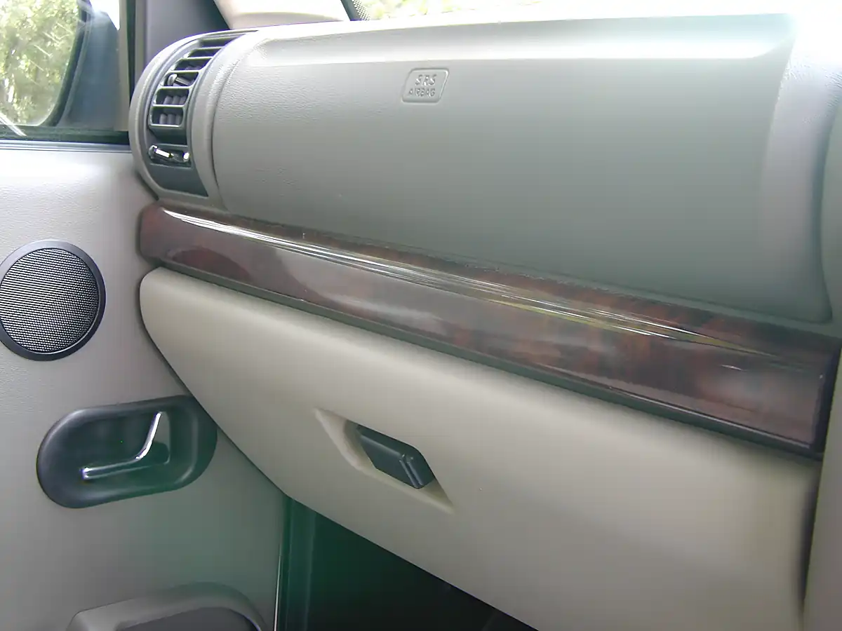Used 2003 Land Rover Discovery Hse White - Interior and Exterior details 16