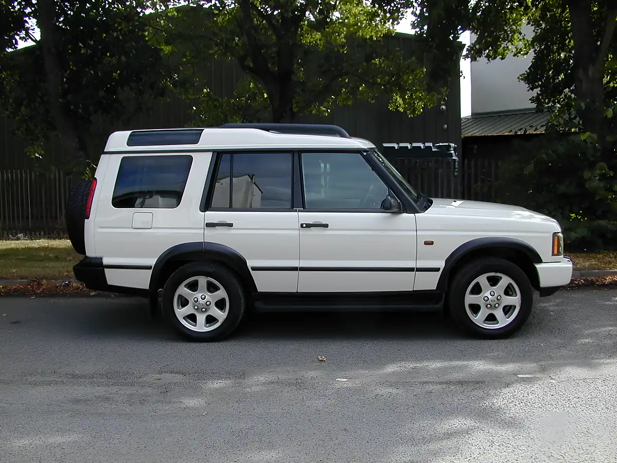 Used 2003 Land Rover Discovery Hse White - Interior and Exterior details 2