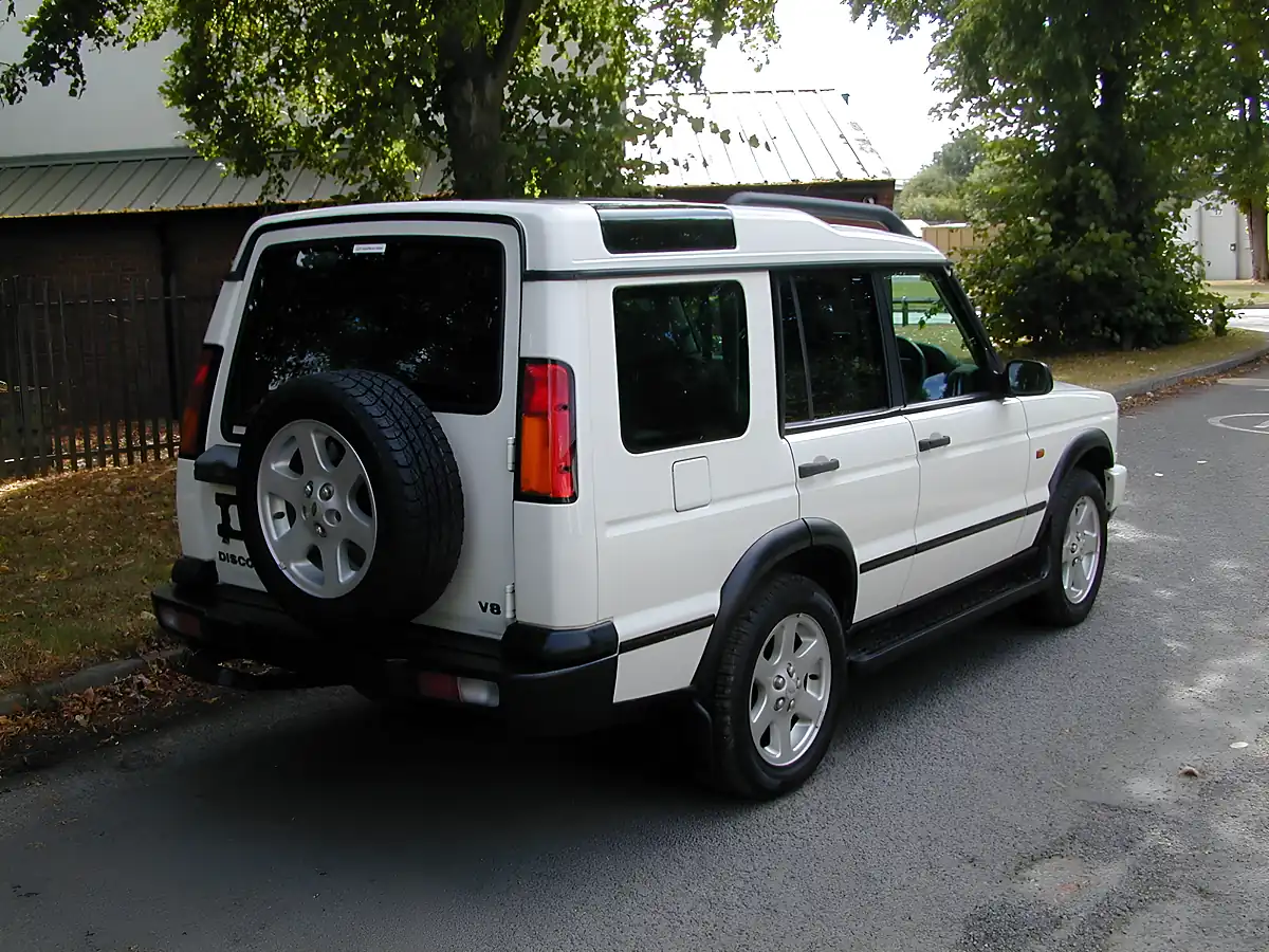 Used 2003 Land Rover Discovery Hse White - Interior and Exterior details 3