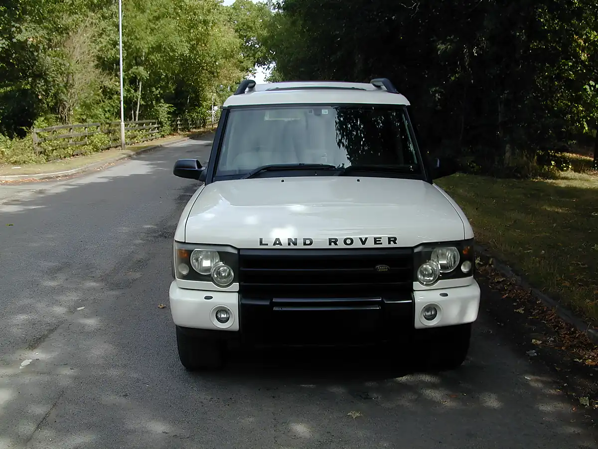 Used 2003 Land Rover Discovery Hse White - Interior and Exterior details 4