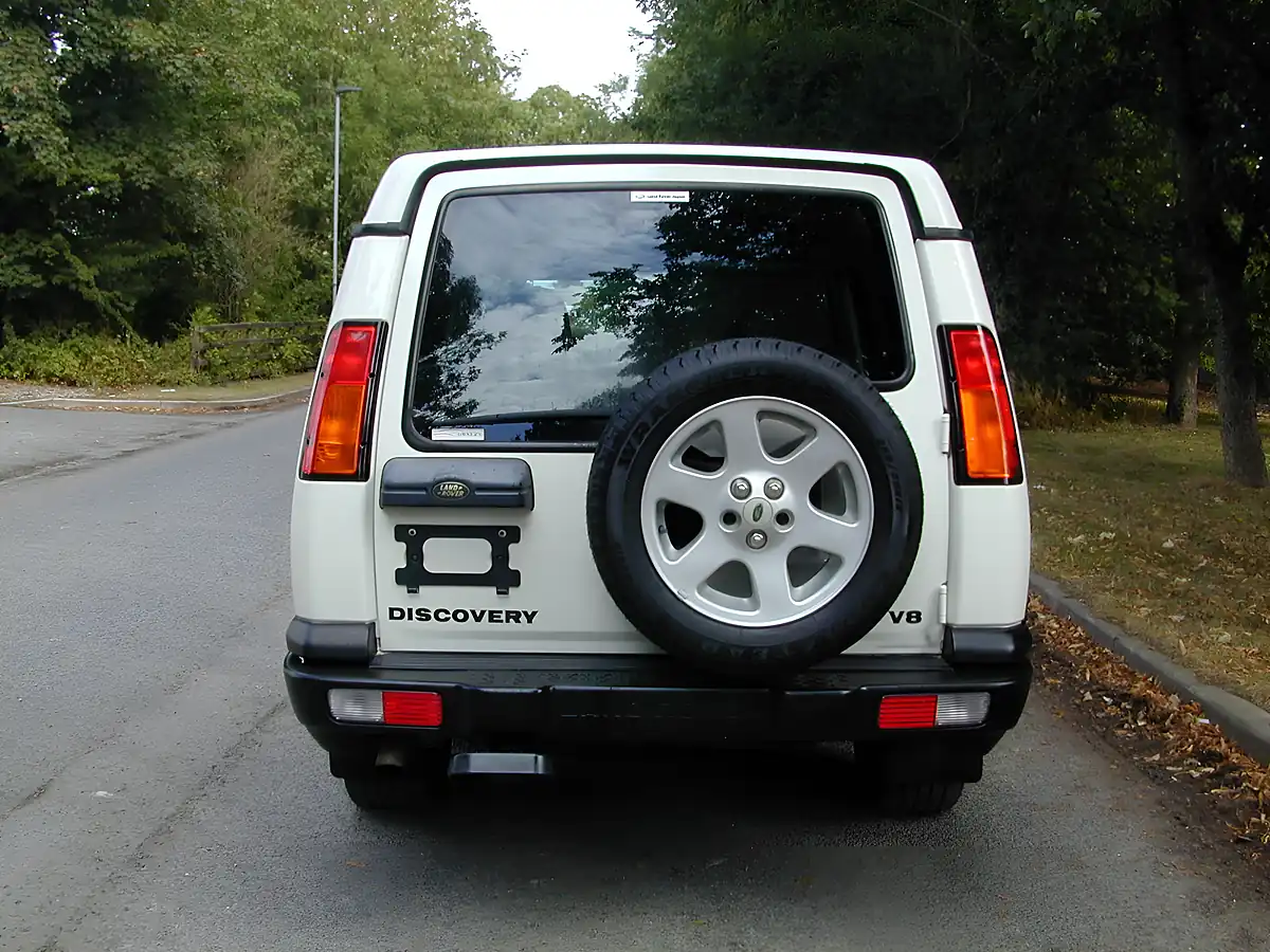Used 2003 Land Rover Discovery Hse White - Interior and Exterior details 5