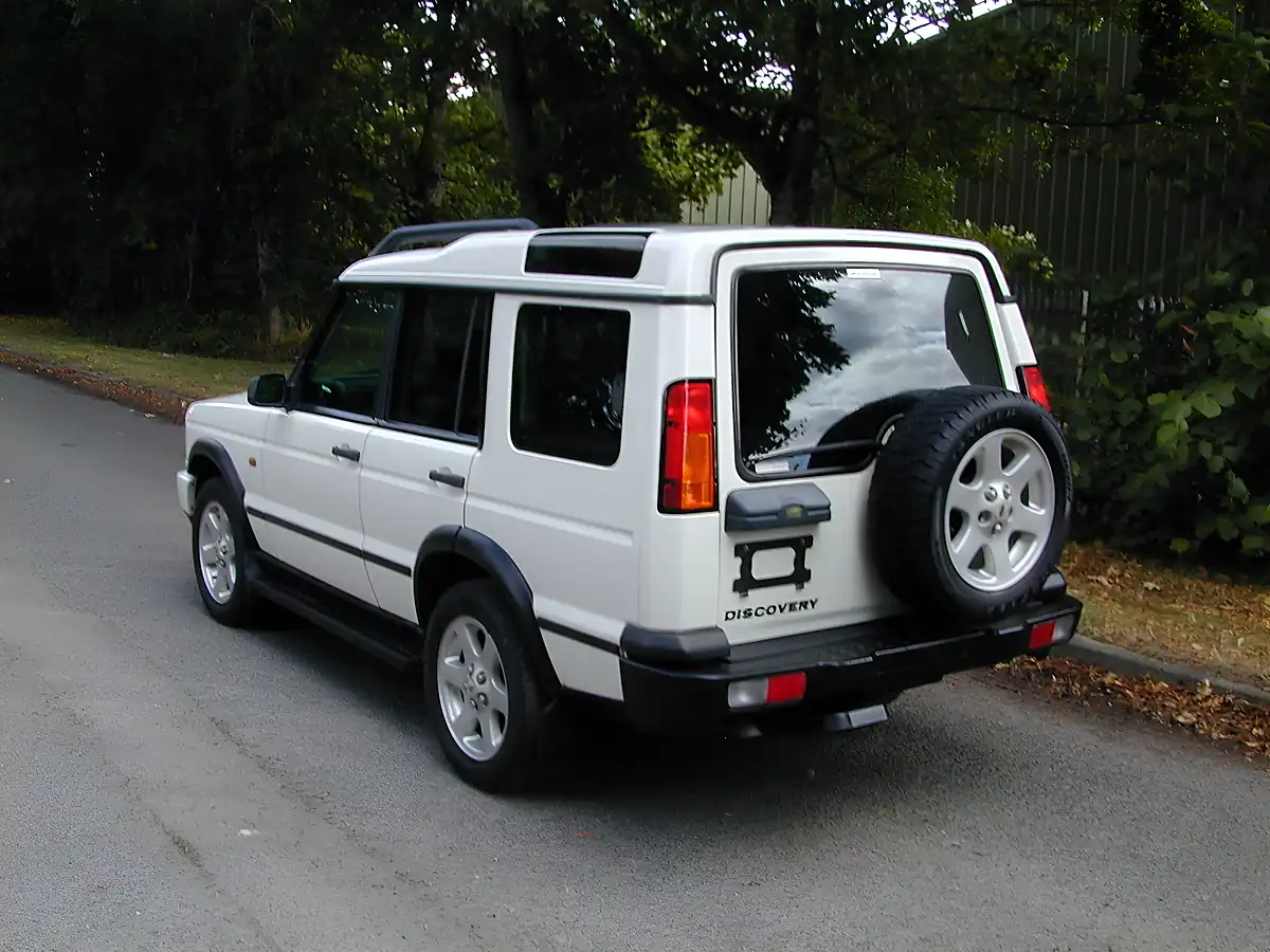 Used 2003 Land Rover Discovery Hse White - Interior and Exterior details 6