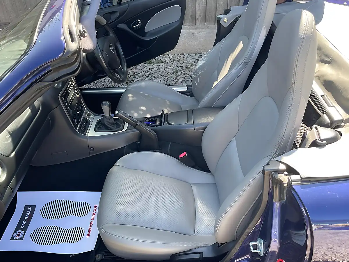 Used 2003 Mazda MX-5 Nevada Blue - Interior and Exterior details 4