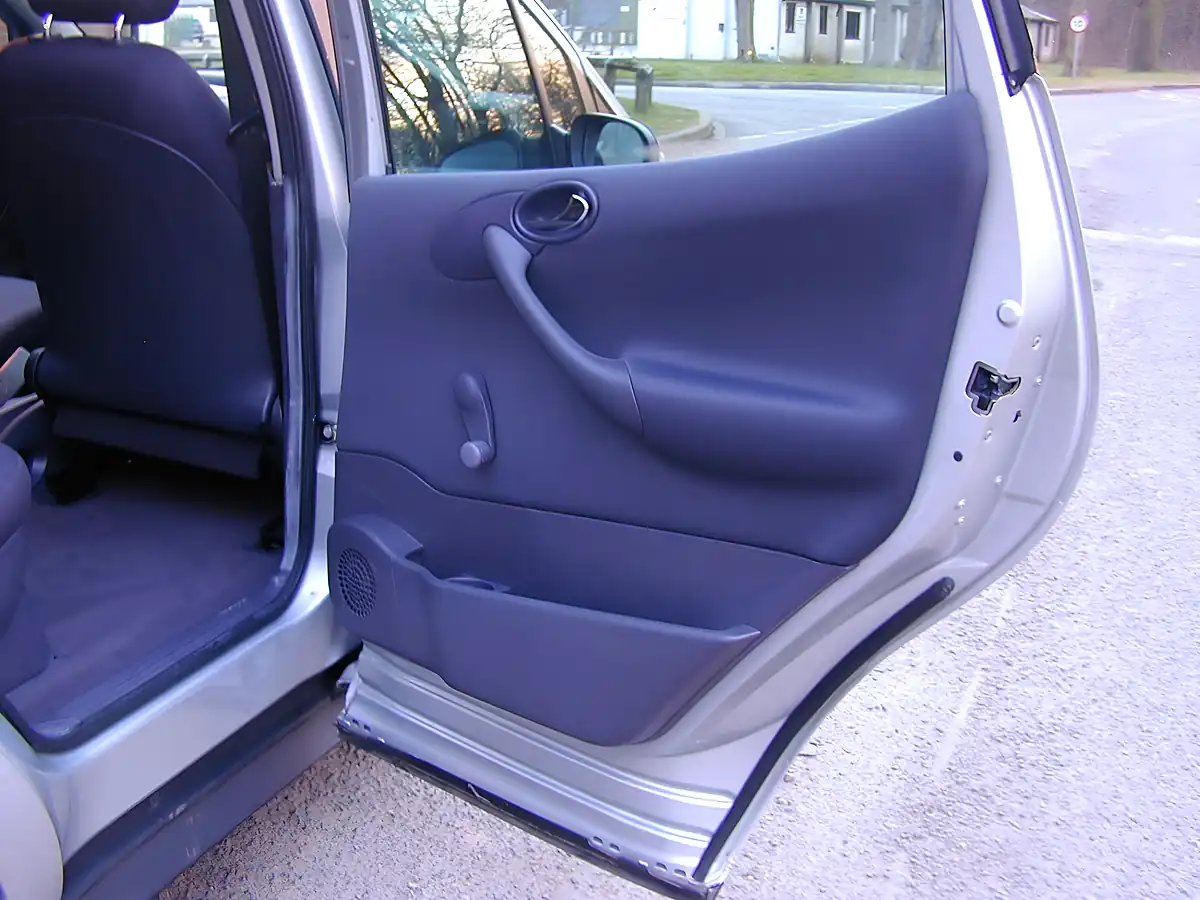 Used 2003 Mercedes-Benz a Class Classic Se Lwb Silver - Interior and Exterior details 16