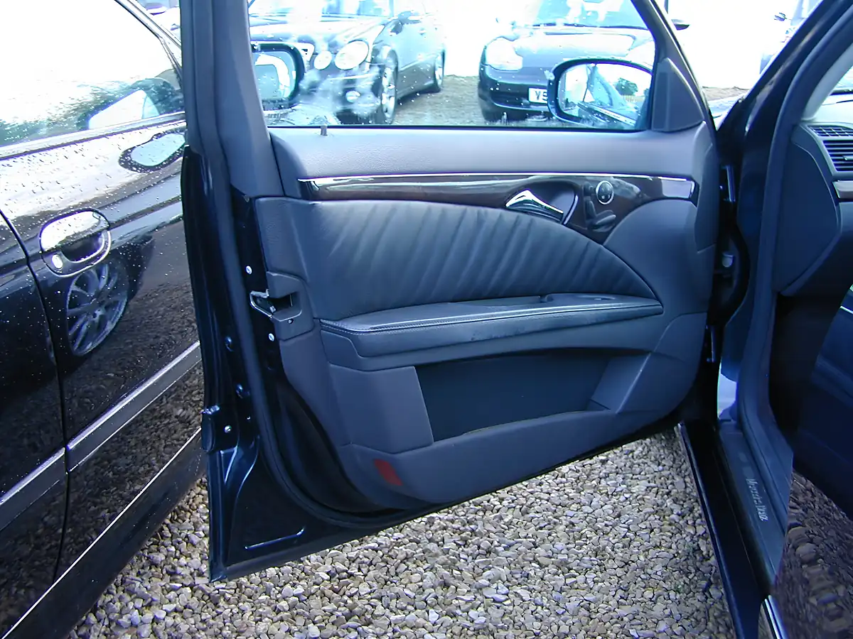 Used 2003 Mercedes-Benz E Class Estate Dark Blue Metallic - Interior and Exterior details 9