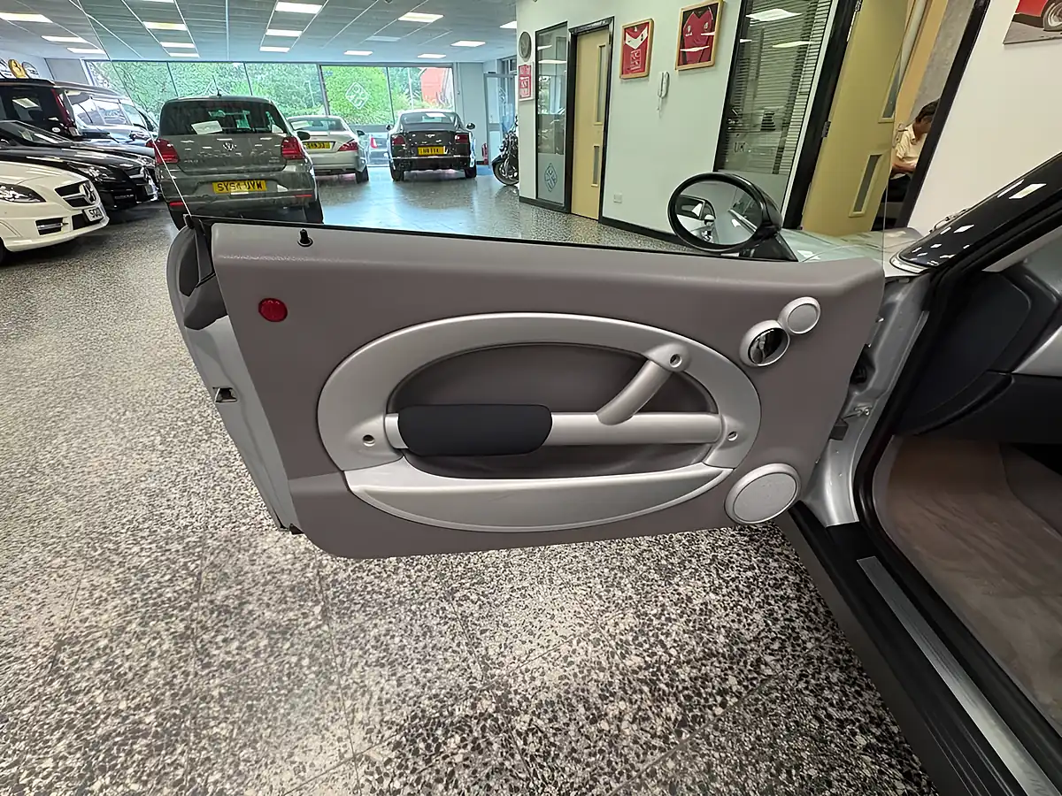 Used 2003 MINI Hatch One Silver - Interior and Exterior details 17