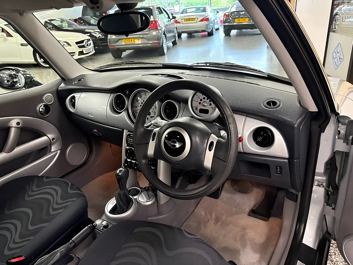 Used 2003 MINI Hatch One Silver - Interior and Exterior details 2