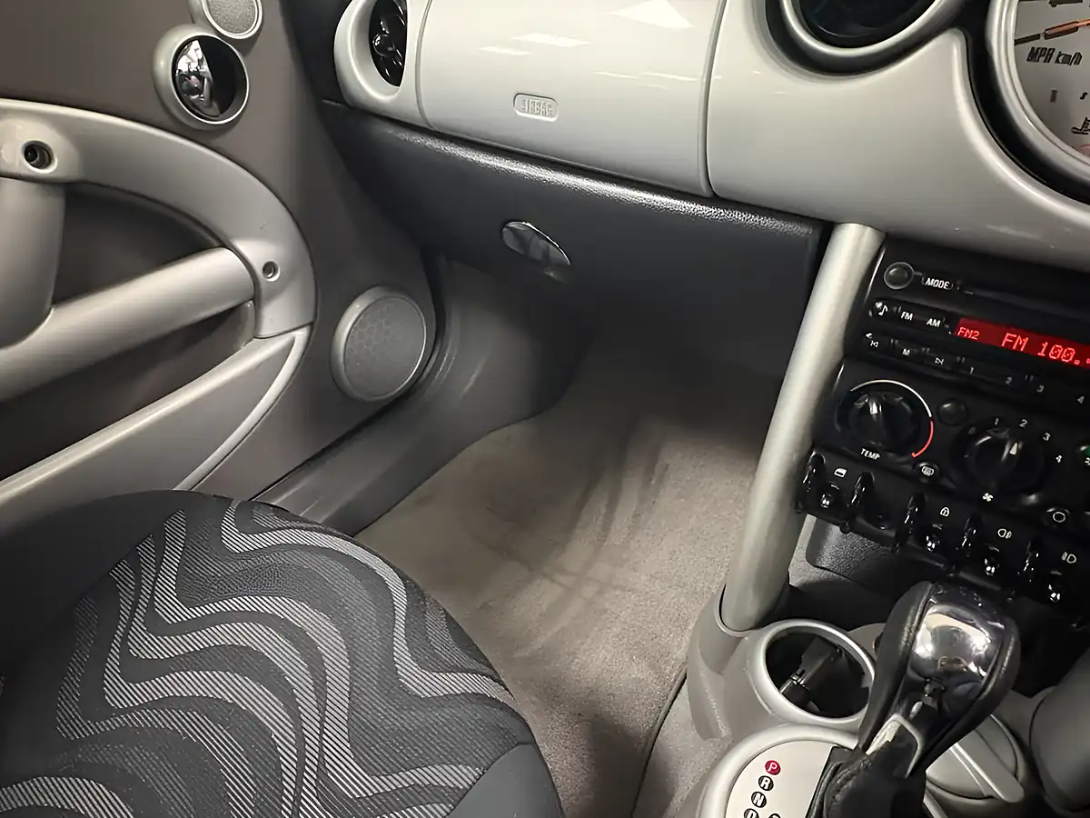 Used 2003 MINI Hatch One Silver - Interior and Exterior details 20