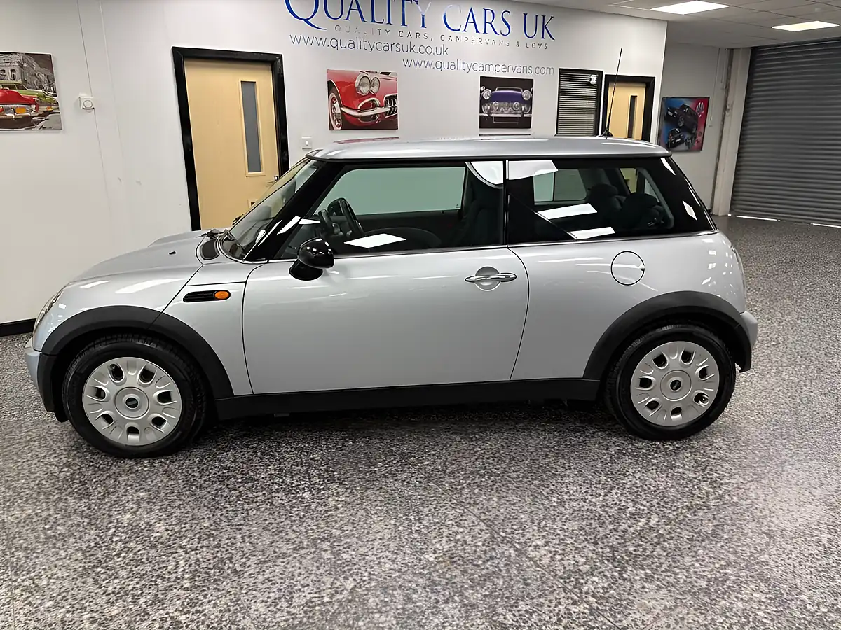Used 2003 MINI Hatch One Silver - Interior and Exterior details 3
