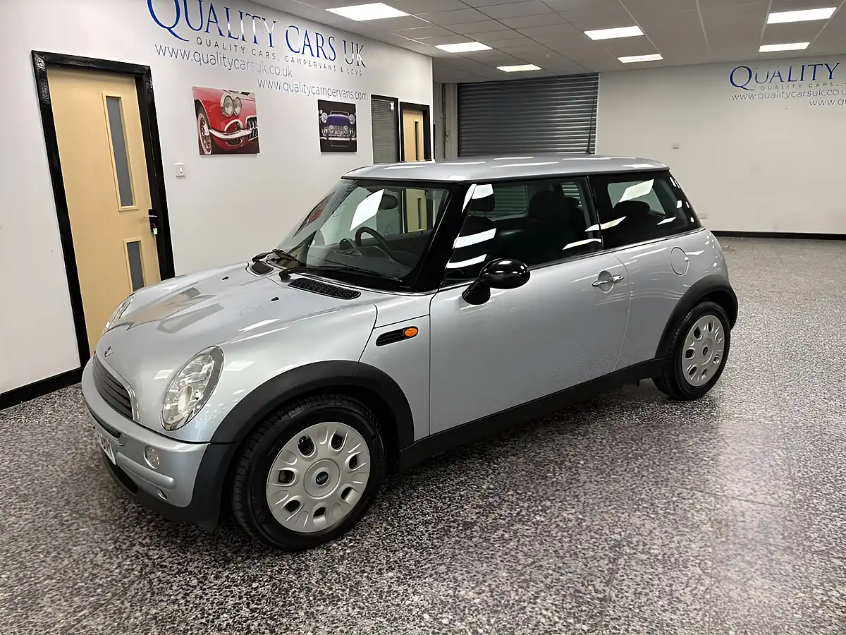 Used 2003 MINI Hatch One Silver - Interior and Exterior details 5