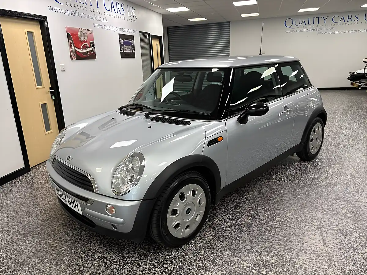 Used 2003 MINI Hatch One Silver - Interior and Exterior details 6