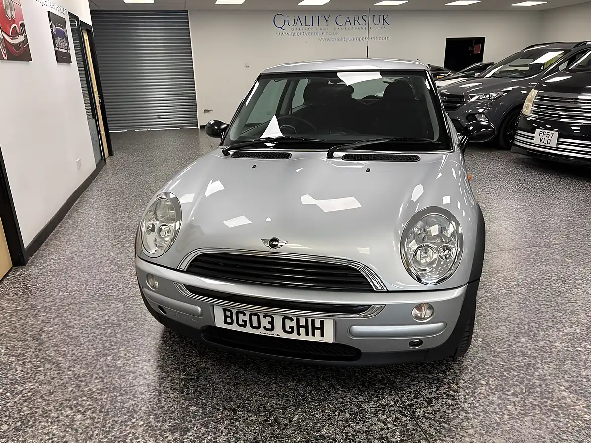 Used 2003 MINI Hatch One Silver - Interior and Exterior details 8