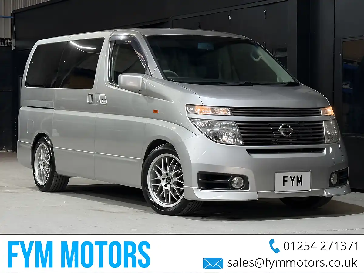 Used 2003 Nissan Elgrand Highway Star Silver - Front View