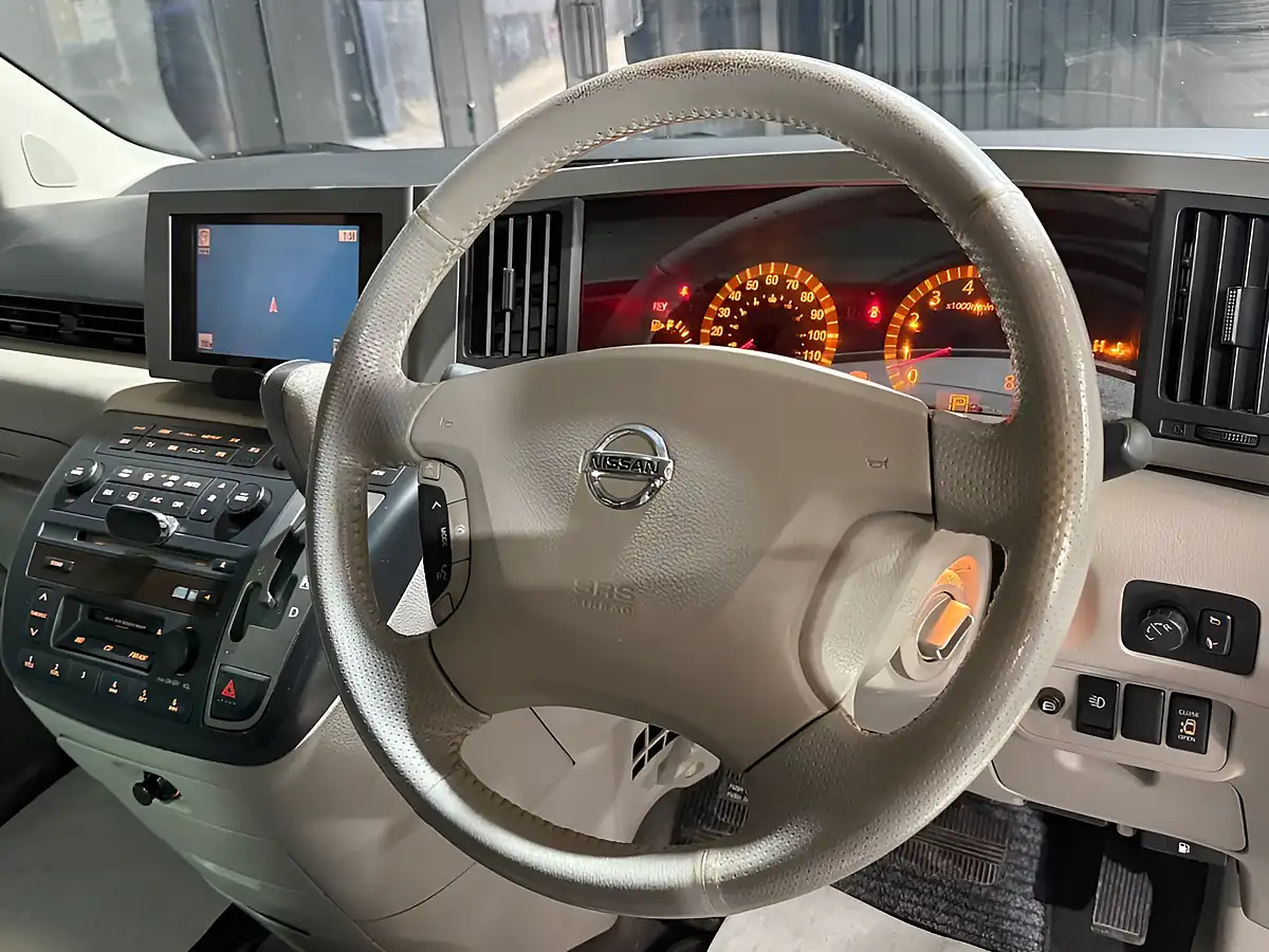 Used 2003 Nissan Elgrand Highway Star Silver - Interior and Exterior details 10