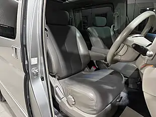 Used 2003 Nissan Elgrand Highway Star Silver - Interior and Exterior details 11