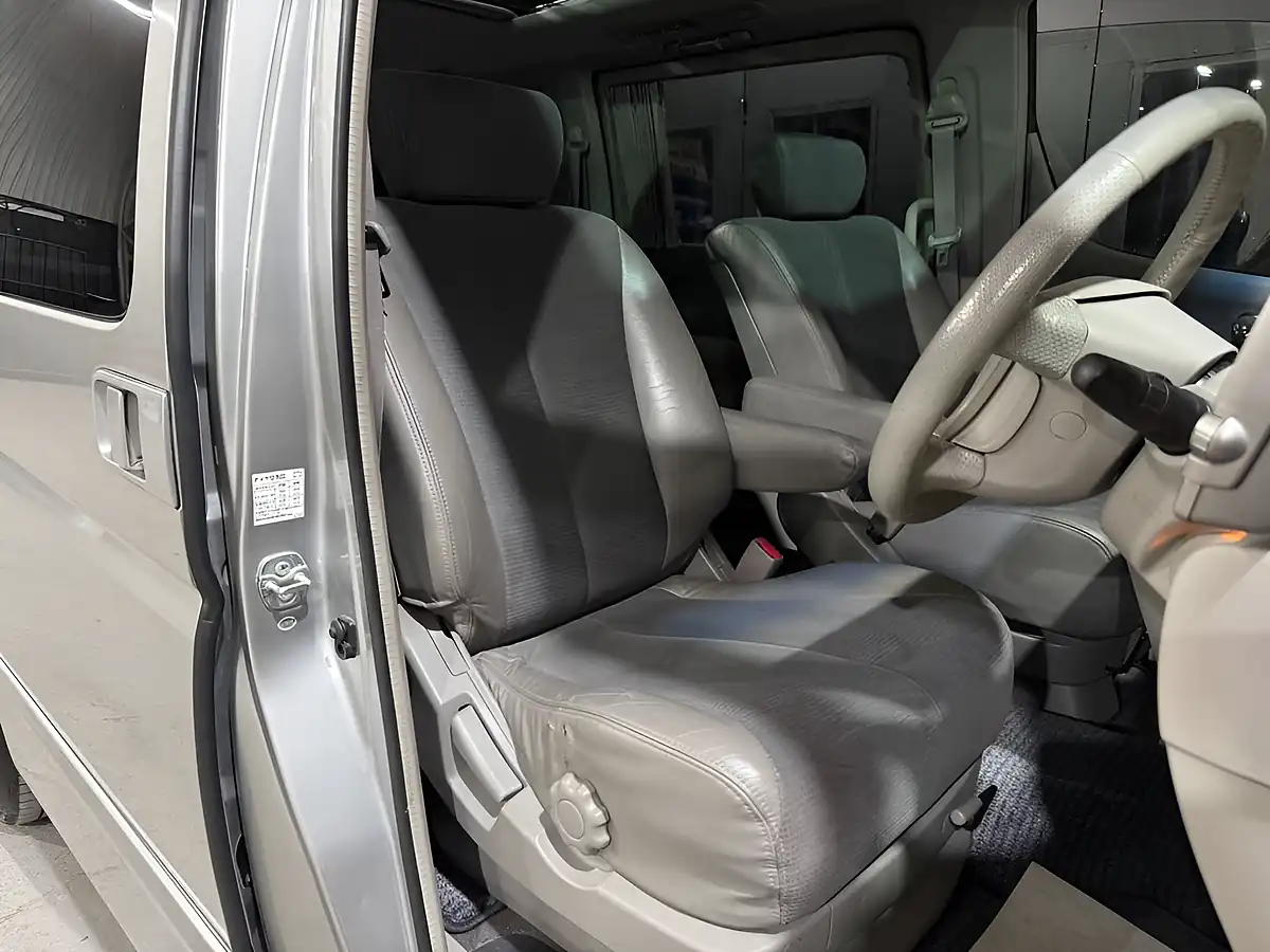 Used 2003 Nissan Elgrand Highway Star Silver - Interior and Exterior details 11