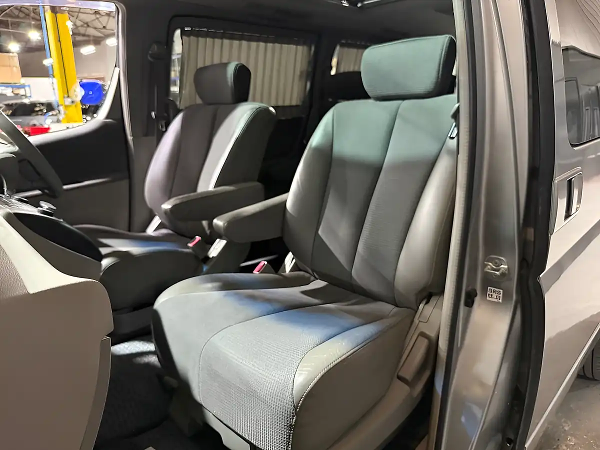 Used 2003 Nissan Elgrand Highway Star Silver - Interior and Exterior details 14