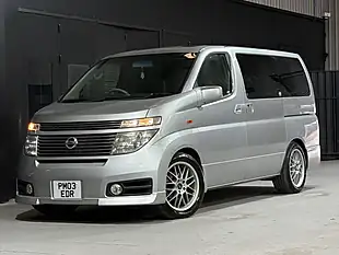 Used 2003 Nissan Elgrand Highway Star Silver - Interior and Exterior details 17
