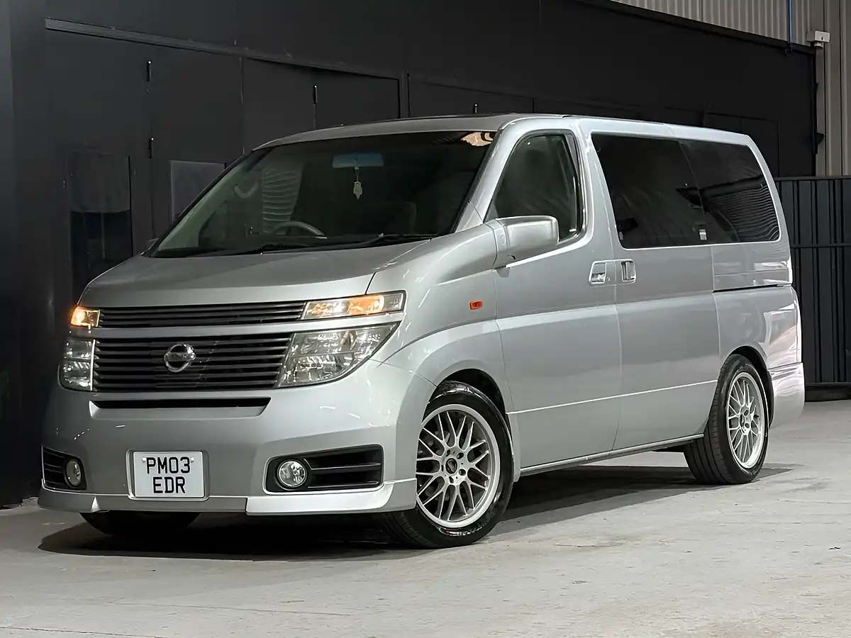 Used 2003 Nissan Elgrand Highway Star Silver - Interior and Exterior details 17