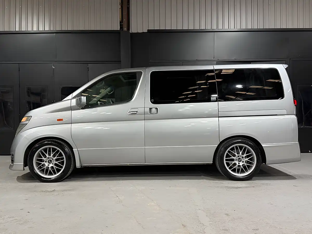 Used 2003 Nissan Elgrand Highway Star Silver - Interior and Exterior details 20