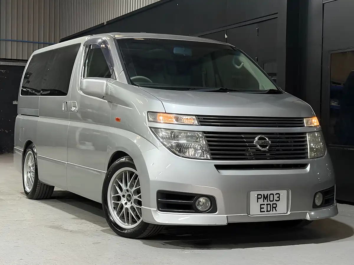 Used 2003 Nissan Elgrand Highway Star Silver - Interior and Exterior details 3