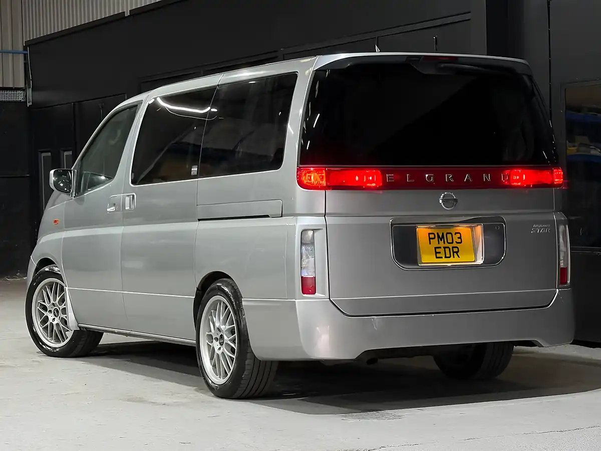 Used 2003 Nissan Elgrand Highway Star Silver - Interior and Exterior details 5