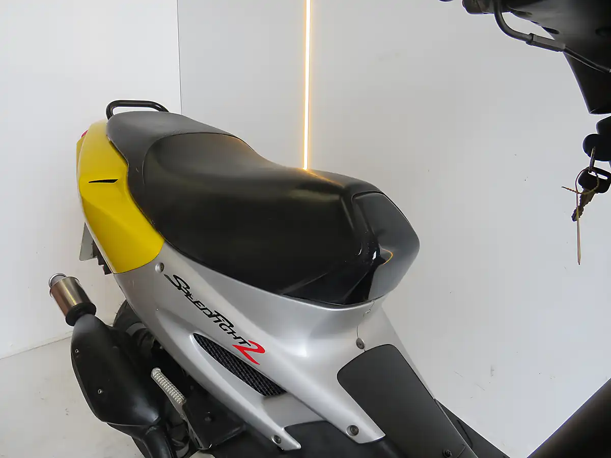 Used 2003 Peugeot Speedfight 125 Yellow - Interior and Exterior details 10