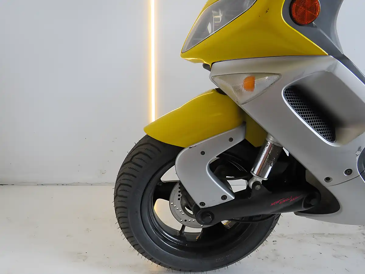 Used 2003 Peugeot Speedfight 125 Yellow - Interior and Exterior details 13