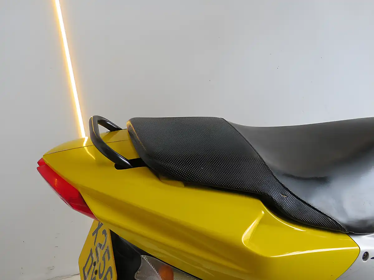 Used 2003 Peugeot Speedfight 125 Yellow - Interior and Exterior details 15