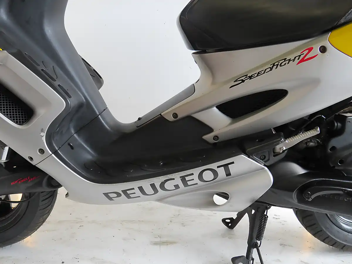 Used 2003 Peugeot Speedfight 125 Yellow - Interior and Exterior details 17