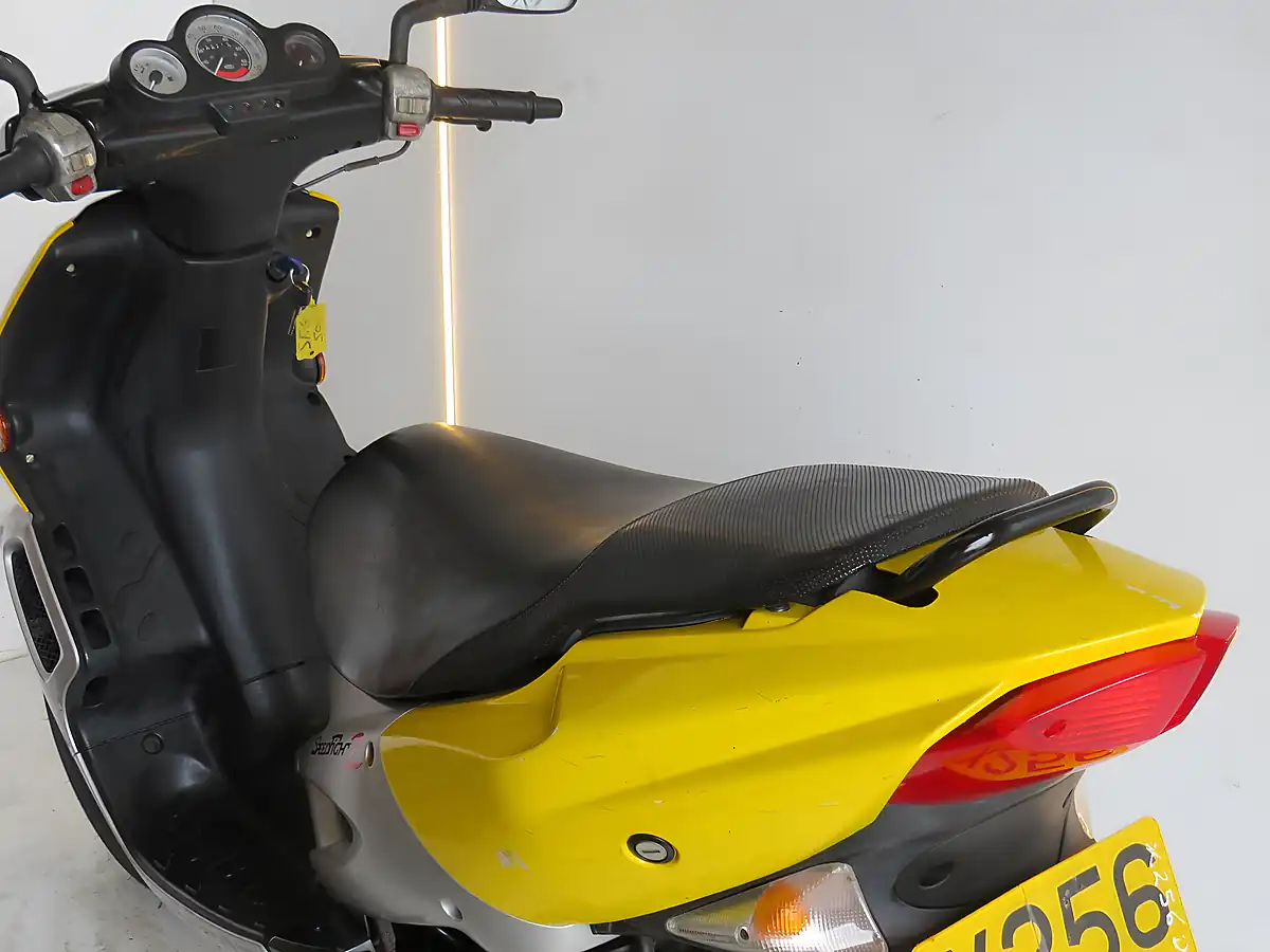 Used 2003 Peugeot Speedfight 125 Yellow - Interior and Exterior details 19