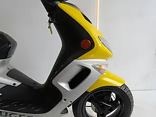 Used 2003 Peugeot Speedfight 125 Yellow - Interior and Exterior details 8
