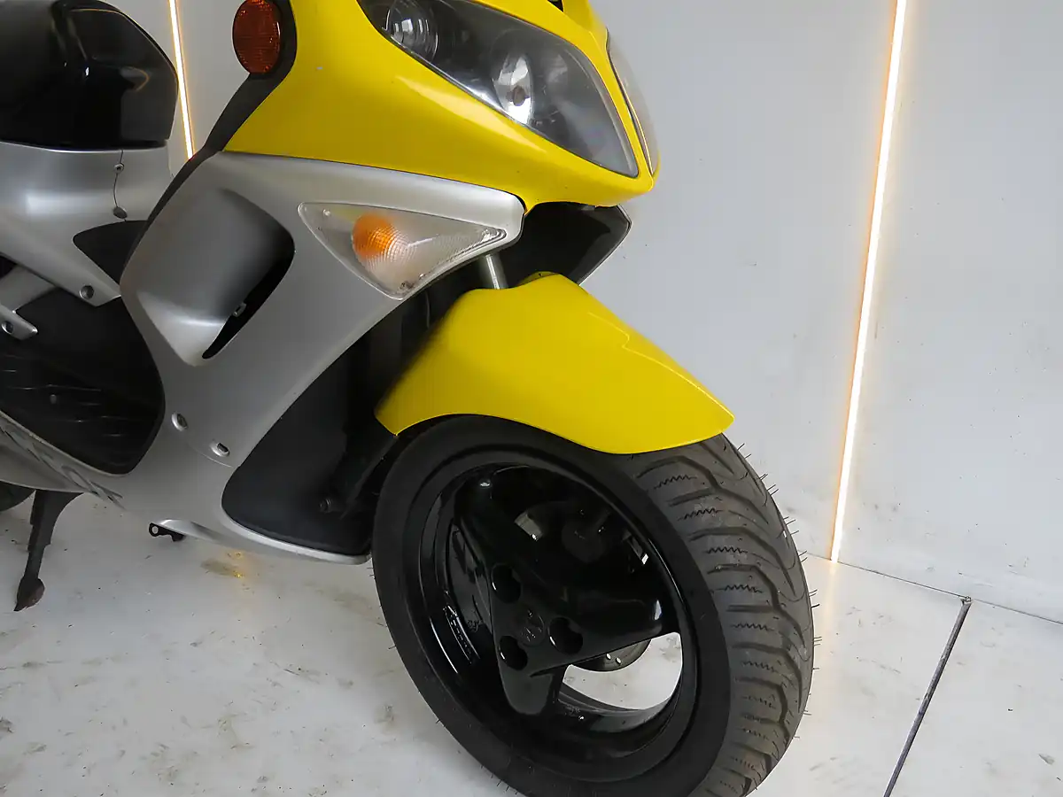 Used 2003 Peugeot Speedfight 125 Yellow - Interior and Exterior details 9