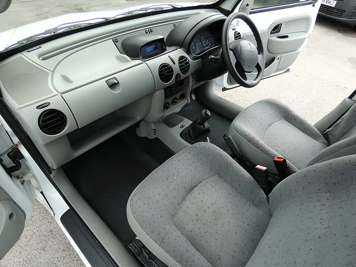 Used 2003 Renault Kangoo SL16P White - Interior and Exterior details 18