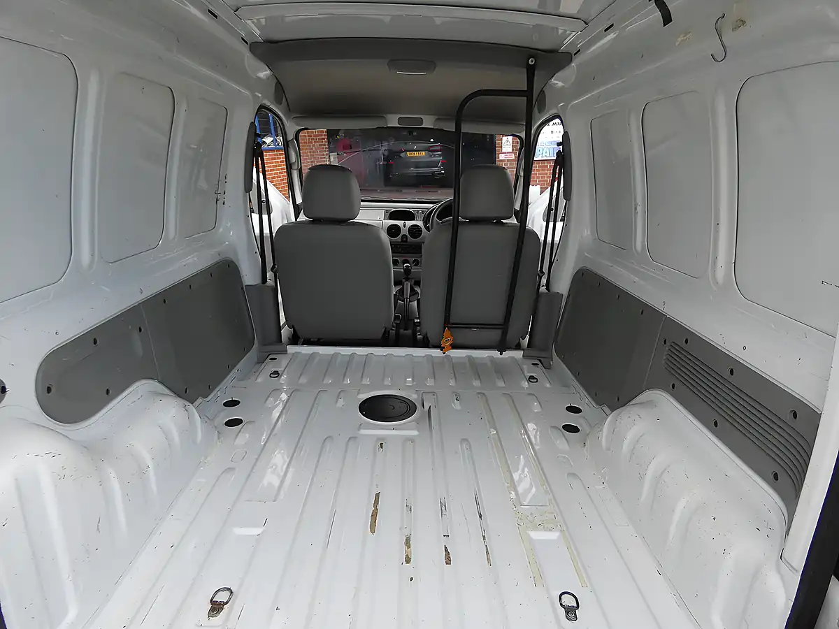 Used 2003 Renault Kangoo SL16P White - Interior and Exterior details 3