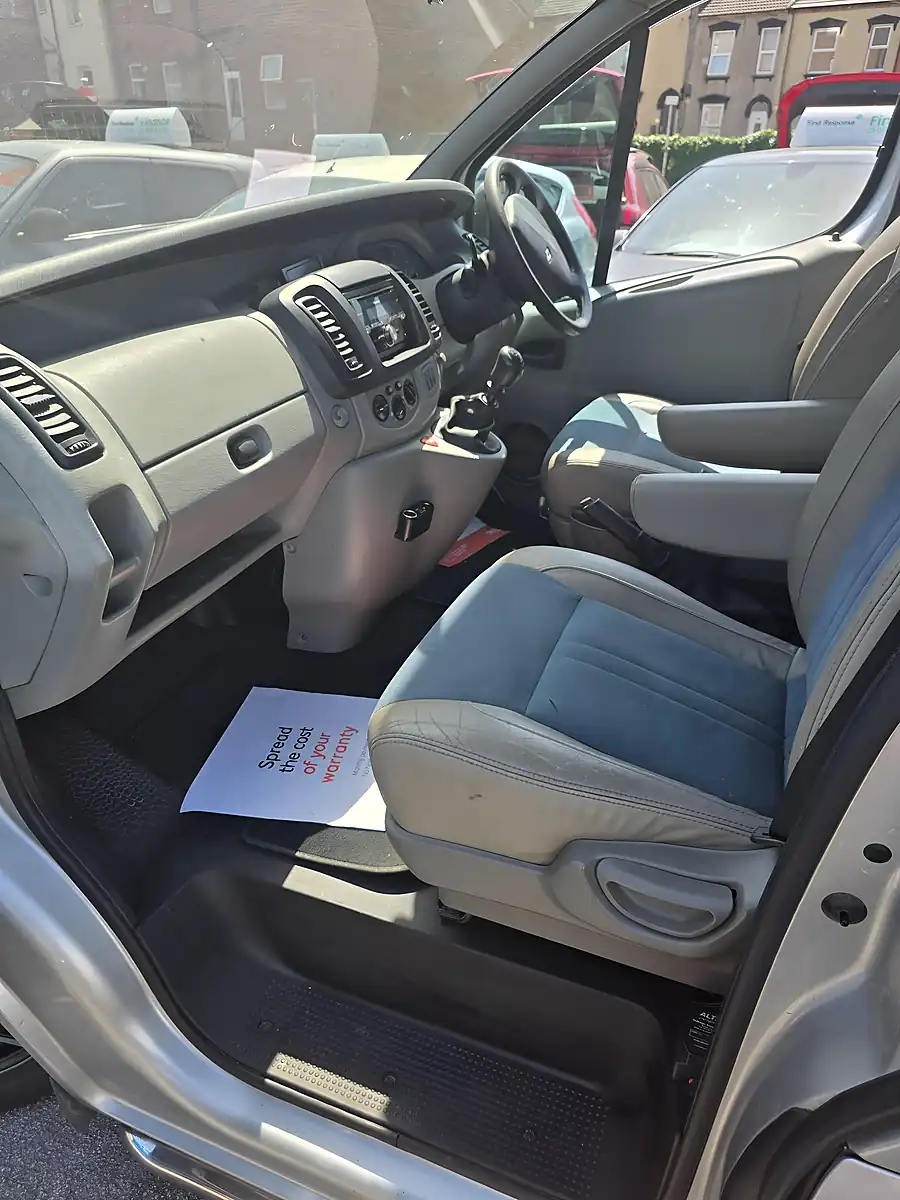 Used 2003 Renault Trafic SL27 Silver - Interior and Exterior details 14