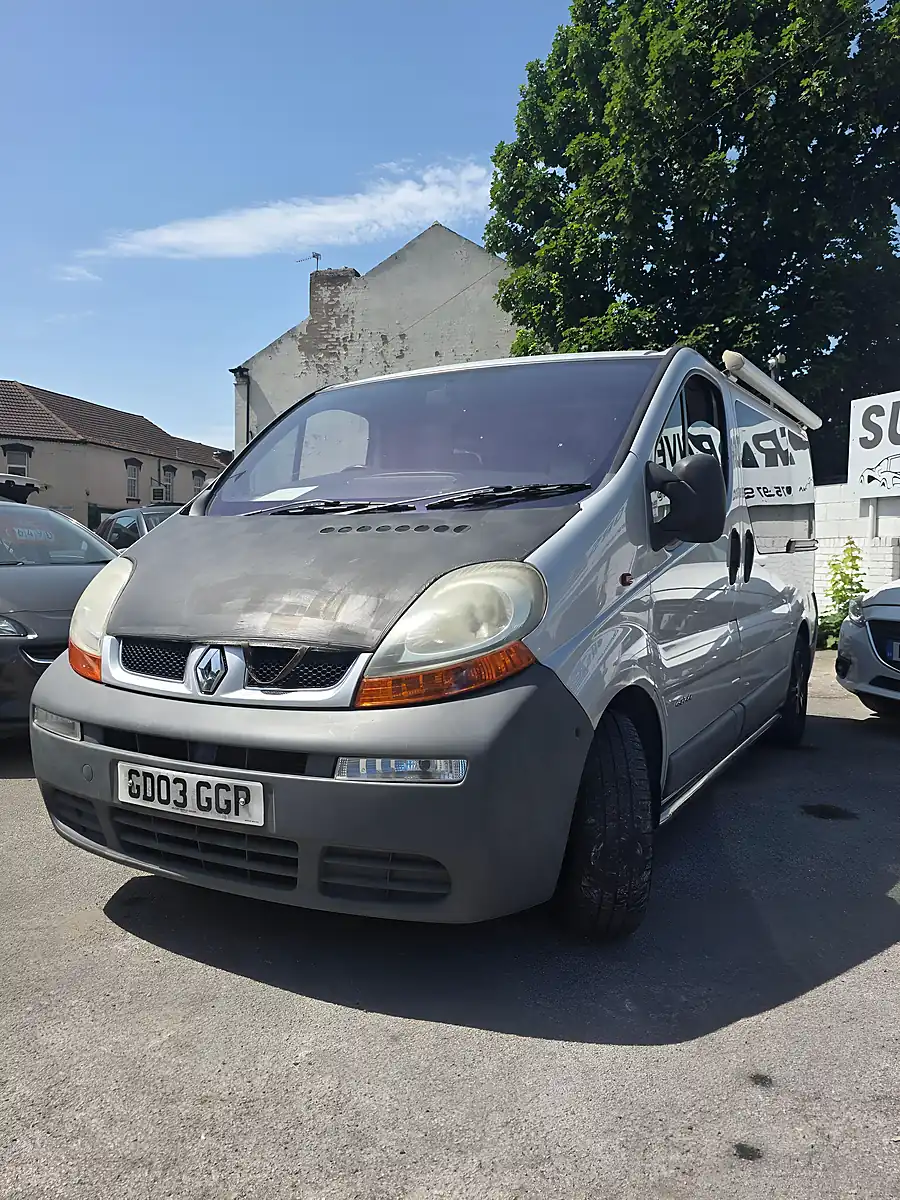 Used 2003 Renault Trafic SL27 Silver - Interior and Exterior details 3