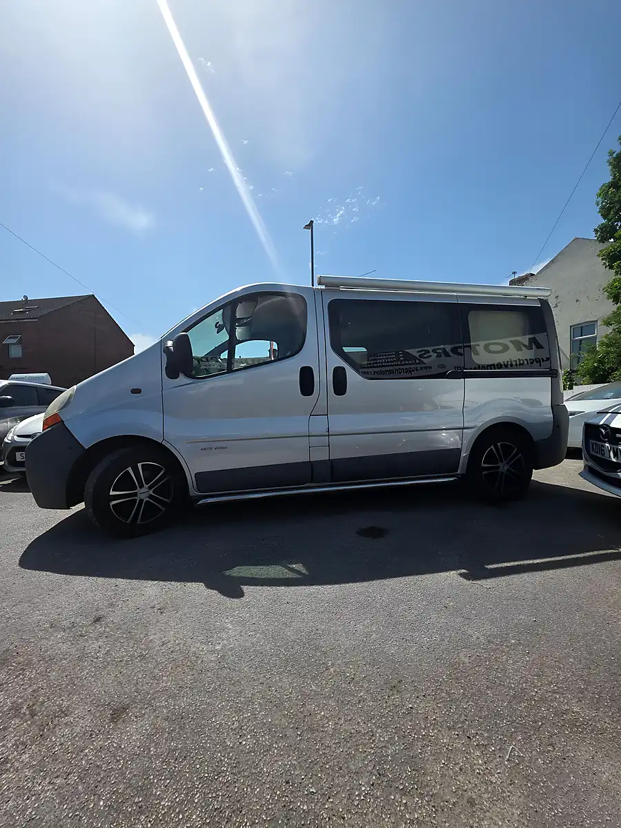 Used 2003 Renault Trafic SL27 Silver - Interior and Exterior details 4